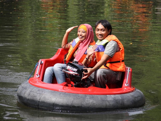 Bumper Boat, Informasi Umum, Alamat dan Rute Menuju Kebun Binatang Gembira Loka, Fasilitas di Gembira Loka, Aktivitas Seru di Gembira Loka, Harga Tiket Masuk Gembira Loka, Tips Liburan ke Gembira Loka