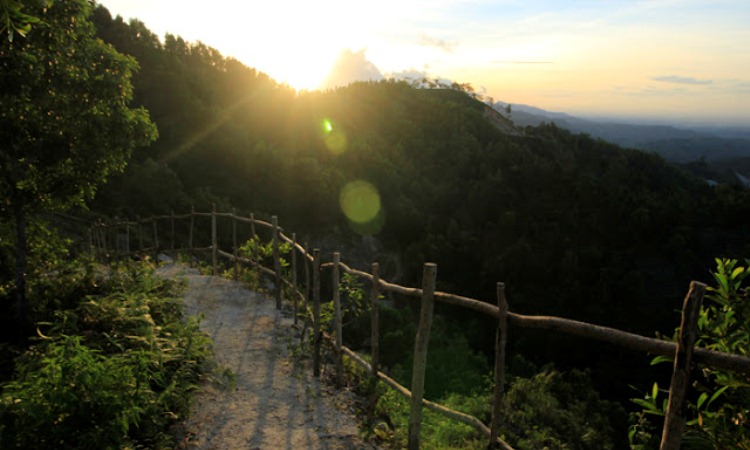 Bukit Icika via Melaluilensa, 1. Kawah Sikidang Dieng, 2. Kompleks Percandian Arjuna, 3. Taman Margasatwa Serulingmas, 4. D’Qiano Hot Spring Waterpark, 5. Museum Kailasa Dieng, 6. Arung Jeram Sungai Serayu, 7. Surya Yudha Park Banjarnegara, 8. Candi Bima, 9. Pemandian Air Panas Pingit, 10. Kawah Candradimuka, 11. Gunung Lanang, 12. Kawah Sileri Dieng, 13. Sumur Jalatunda Dieng, 14. Curug Pitu Banjarnegara, 15. Curug Mrawu, 16. Curug Sikopel, 17. Telaga Merdada Banjarnegara, 18. Telaga Dringo, 19. Waduk Mrica, 20. Candi Gatot Kaca, 21. Tampo Mas, 22. Curug Pletuk, 23. Serayu Park, 24. Kolam Renang Serulingmas, 25. Pesona Curug Muncar Banjarnegara, 26. Bukit Asmara Situk (Tutup Sementara), 27. Bukit Watu Sodong, 28. Bukit Icika, 29. Bukit Rumpit Bike Park, 30. Taman Kardjono, 31. BUARAN (Bukit Ares Pawinihan), 32. Curug Kuripan, 33. Pemandian air hangat segar asri, 34. Wisata Dawuhan, 35. Air Terjun Genting, 36. Bukit Skoter, 37. Curug Sinom Indah Kalibening, 38. Telaga Balai Kambang, 39. Wadas Tumpang Banjarnegara, 40. Anglir Mendung Banjarnegara, 41. Curug Pundung Sewu Banjarnegara, 1. Warung Makan Soto Krandegan, 2. Combro Kalipalet, 3. Bakso Ketupat Belakang Polres, 4. Saung Bu Mansyur