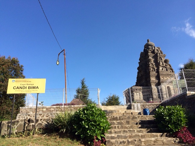 Candi Bima via Kmstourcom, 1. Kawah Sikidang Dieng, 2. Kompleks Percandian Arjuna, 3. Taman Margasatwa Serulingmas, 4. D’Qiano Hot Spring Waterpark, 5. Museum Kailasa Dieng, 6. Arung Jeram Sungai Serayu, 7. Surya Yudha Park Banjarnegara, 8. Candi Bima, 9. Pemandian Air Panas Pingit, 10. Kawah Candradimuka, 11. Gunung Lanang, 12. Kawah Sileri Dieng, 13. Sumur Jalatunda Dieng, 14. Curug Pitu Banjarnegara, 15. Curug Mrawu, 16. Curug Sikopel, 17. Telaga Merdada Banjarnegara, 18. Telaga Dringo, 19. Waduk Mrica, 20. Candi Gatot Kaca, 21. Tampo Mas, 22. Curug Pletuk, 23. Serayu Park, 24. Kolam Renang Serulingmas, 25. Pesona Curug Muncar Banjarnegara, 26. Bukit Asmara Situk (Tutup Sementara), 27. Bukit Watu Sodong, 28. Bukit Icika, 29. Bukit Rumpit Bike Park, 30. Taman Kardjono, 31. BUARAN (Bukit Ares Pawinihan), 32. Curug Kuripan, 33. Pemandian air hangat segar asri, 34. Wisata Dawuhan, 35. Air Terjun Genting, 36. Bukit Skoter, 37. Curug Sinom Indah Kalibening, 38. Telaga Balai Kambang, 39. Wadas Tumpang Banjarnegara, 40. Anglir Mendung Banjarnegara, 41. Curug Pundung Sewu Banjarnegara, 1. Warung Makan Soto Krandegan, 2. Combro Kalipalet, 3. Bakso Ketupat Belakang Polres, 4. Saung Bu Mansyur