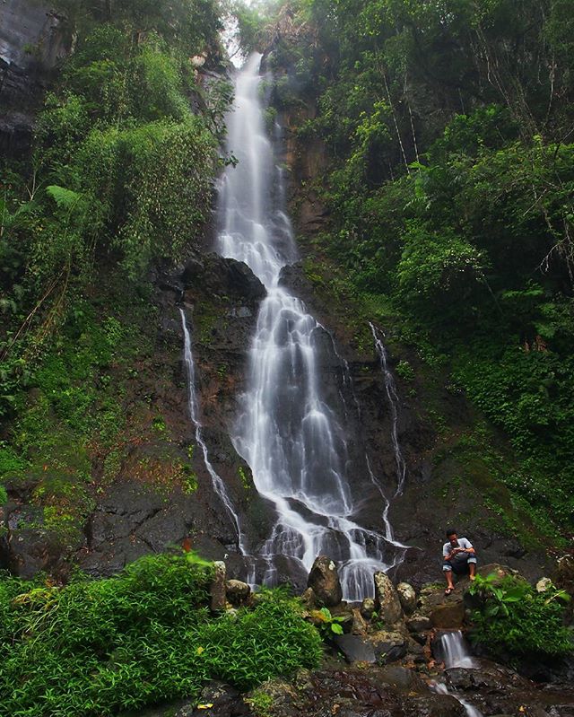 Curug Tujuh Cibolang via IG, 1. Green Canyon, 2. Pantai Karang Nini, 3. Curug Tujuh Cibolang, 4. Wisata Sungai Citumang, 5. Ciung Wanara, 6. Mega Wisata Icakan, 7. Kampung Kuta Ciamis, 8. Masjid Agung Ciamis, 9. Situ Lengkong Panjalu, 10. Pantai Pangandaran