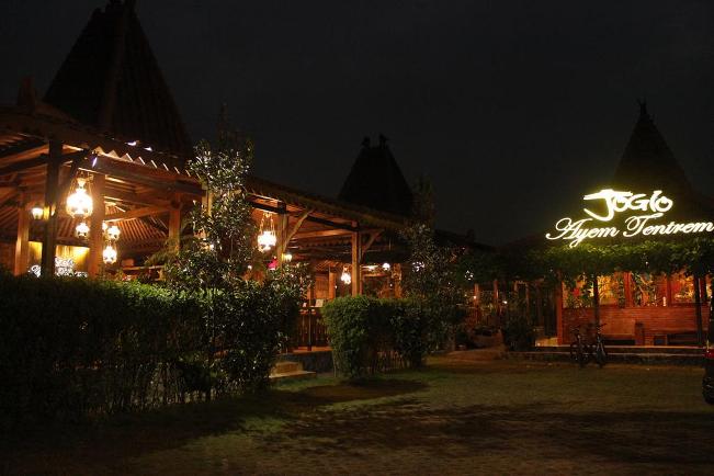 Joglo Ayem Tentrem via Booking, Lokasi dan Rute Menuju Candi Prambanan, Sejarah Candi Prambanan, Daya Tarik Candi Prambanan, Penginapan di Sekitar Candi Prambanan, Harga Tiket Masuk Candi Prambanan, Tips Liburan ke Candi Prambanan