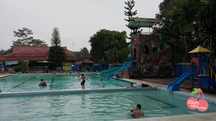 Kolam Renang Serulingmas via Idahceriscom, 1. Kawah Sikidang Dieng, 2. Kompleks Percandian Arjuna, 3. Taman Margasatwa Serulingmas, 4. D’Qiano Hot Spring Waterpark, 5. Museum Kailasa Dieng, 6. Arung Jeram Sungai Serayu, 7. Surya Yudha Park Banjarnegara, 8. Candi Bima, 9. Pemandian Air Panas Pingit, 10. Kawah Candradimuka, 11. Gunung Lanang, 12. Kawah Sileri Dieng, 13. Sumur Jalatunda Dieng, 14. Curug Pitu Banjarnegara, 15. Curug Mrawu, 16. Curug Sikopel, 17. Telaga Merdada Banjarnegara, 18. Telaga Dringo, 19. Waduk Mrica, 20. Candi Gatot Kaca, 21. Tampo Mas, 22. Curug Pletuk, 23. Serayu Park, 24. Kolam Renang Serulingmas, 25. Pesona Curug Muncar Banjarnegara, 26. Bukit Asmara Situk (Tutup Sementara), 27. Bukit Watu Sodong, 28. Bukit Icika, 29. Bukit Rumpit Bike Park, 30. Taman Kardjono, 31. BUARAN (Bukit Ares Pawinihan), 32. Curug Kuripan, 33. Pemandian air hangat segar asri, 34. Wisata Dawuhan, 35. Air Terjun Genting, 36. Bukit Skoter, 37. Curug Sinom Indah Kalibening, 38. Telaga Balai Kambang, 39. Wadas Tumpang Banjarnegara, 40. Anglir Mendung Banjarnegara, 41. Curug Pundung Sewu Banjarnegara, 1. Warung Makan Soto Krandegan, 2. Combro Kalipalet, 3. Bakso Ketupat Belakang Polres, 4. Saung Bu Mansyur