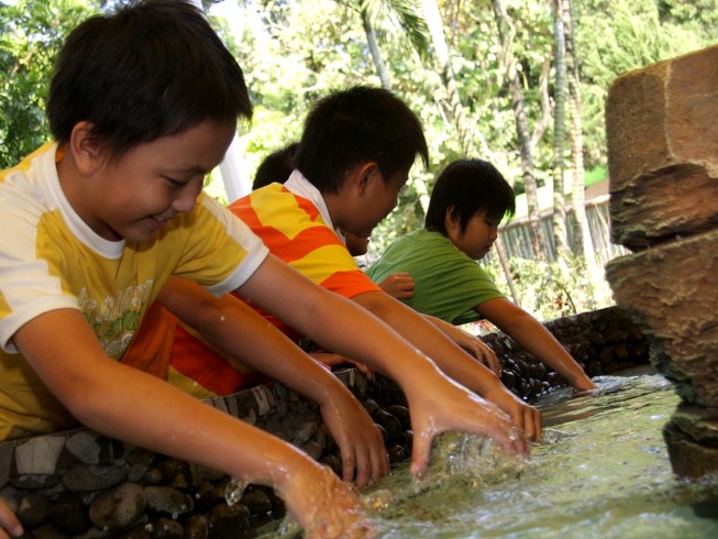 Kolam Sentuh, Informasi Umum, Alamat dan Rute Menuju Kebun Binatang Gembira Loka, Fasilitas di Gembira Loka, Aktivitas Seru di Gembira Loka, Harga Tiket Masuk Gembira Loka, Tips Liburan ke Gembira Loka