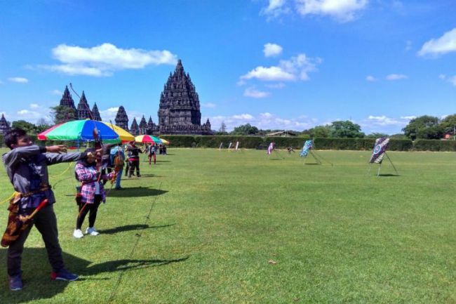 Memanah di Candi Prambanan via Jatengprovgoid, Lokasi dan Rute Menuju Candi Prambanan, Sejarah Candi Prambanan, Daya Tarik Candi Prambanan, Penginapan di Sekitar Candi Prambanan, Harga Tiket Masuk Candi Prambanan, Tips Liburan ke Candi Prambanan