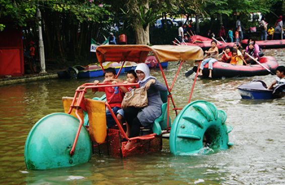 Paddle Boat Foto Official, Sejarah Taman Matahari Bogor, Informasi Dasar Taman Matahari Bogor, Lokasi & Rute Menuju Taman Matahari, Permainan dan Fasilitas Taman Matahari Bogor, Penginapan di Sekitar Taman Matahari Bogor, Harga Tiket Masuk Taman Wisata Matahari, Daftar Harga Paket Wisata