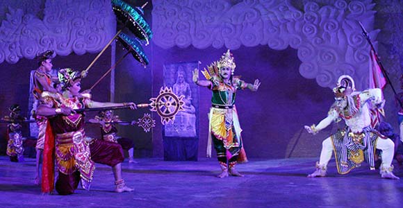 Pertunjukan Tari di GWK Bali, Profil Pulau Bali Menjadi Pulau Dewata, Pesona Pulau Bali yang Mendunia, Destinasi Wisata Pulau Bali yang Populer, Patung Garuda Wisnu Kencana Bali, Harga Tiket GWK, Lokasi Patung Garuda Wisnu Kencana, Rute Menuju Lokasi Patung GWK, Keistimewaan Patung Garuda Wisnu Kencana, Jadwal Event di GWK