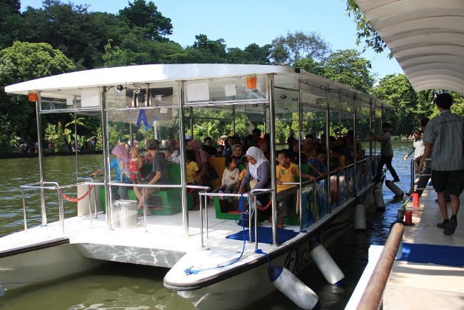 Perahu Katamaran, Informasi Umum, Alamat dan Rute Menuju Kebun Binatang Gembira Loka, Fasilitas di Gembira Loka, Aktivitas Seru di Gembira Loka, Harga Tiket Masuk Gembira Loka, Tips Liburan ke Gembira Loka