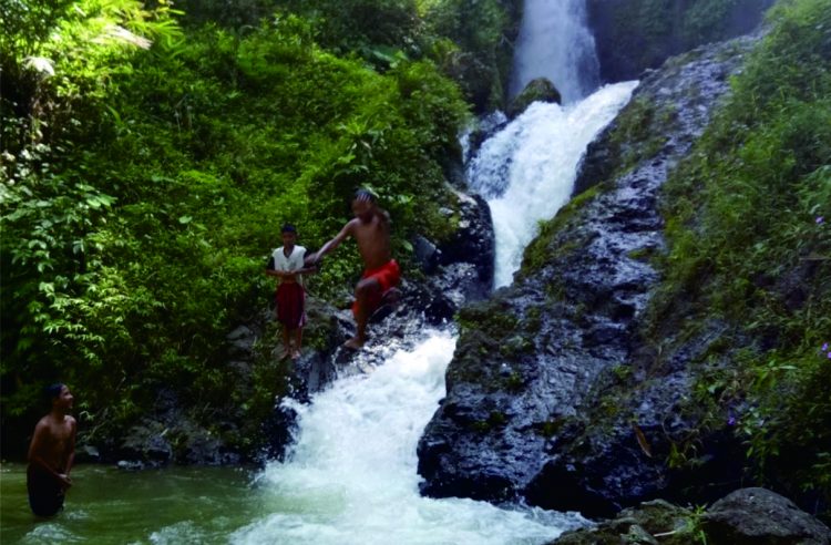 Pesona Curug Muncar Banjarnegara via Ellafitria, 1. Kawah Sikidang Dieng, 2. Kompleks Percandian Arjuna, 3. Taman Margasatwa Serulingmas, 4. D’Qiano Hot Spring Waterpark, 5. Museum Kailasa Dieng, 6. Arung Jeram Sungai Serayu, 7. Surya Yudha Park Banjarnegara, 8. Candi Bima, 9. Pemandian Air Panas Pingit, 10. Kawah Candradimuka, 11. Gunung Lanang, 12. Kawah Sileri Dieng, 13. Sumur Jalatunda Dieng, 14. Curug Pitu Banjarnegara, 15. Curug Mrawu, 16. Curug Sikopel, 17. Telaga Merdada Banjarnegara, 18. Telaga Dringo, 19. Waduk Mrica, 20. Candi Gatot Kaca, 21. Tampo Mas, 22. Curug Pletuk, 23. Serayu Park, 24. Kolam Renang Serulingmas, 25. Pesona Curug Muncar Banjarnegara, 26. Bukit Asmara Situk (Tutup Sementara), 27. Bukit Watu Sodong, 28. Bukit Icika, 29. Bukit Rumpit Bike Park, 30. Taman Kardjono, 31. BUARAN (Bukit Ares Pawinihan), 32. Curug Kuripan, 33. Pemandian air hangat segar asri, 34. Wisata Dawuhan, 35. Air Terjun Genting, 36. Bukit Skoter, 37. Curug Sinom Indah Kalibening, 38. Telaga Balai Kambang, 39. Wadas Tumpang Banjarnegara, 40. Anglir Mendung Banjarnegara, 41. Curug Pundung Sewu Banjarnegara, 1. Warung Makan Soto Krandegan, 2. Combro Kalipalet, 3. Bakso Ketupat Belakang Polres, 4. Saung Bu Mansyur