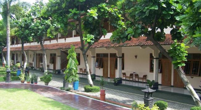 Sambisari Hotel House via Hotel-rnet, Lokasi dan Rute Menuju Candi Prambanan, Sejarah Candi Prambanan, Daya Tarik Candi Prambanan, Penginapan di Sekitar Candi Prambanan, Harga Tiket Masuk Candi Prambanan, Tips Liburan ke Candi Prambanan