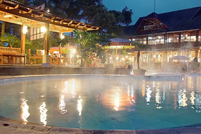 Sari Ater Hotel and Resort, Lokasi dan Rute Menuju Sari Ater, Sejarah Pemandian Sari Ater, Daya Tarik Wisata Pemandian Sari Ater, Harga Tiket Masuk Sari Ater, Penginapan di Sekitar Pemandian Sari Ater, Tempat Wisata di Sekitar Pemandian Sari Ater, Tips Liburan ke Pemandian Sari Ater