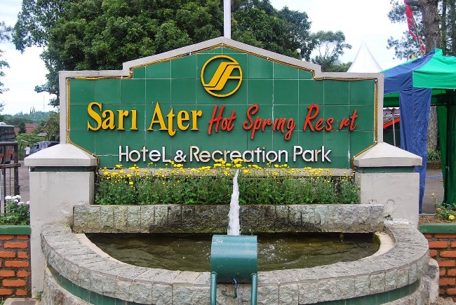 Sari Ater, 1. Ciwidey Lembah Waterpark Resort Yang Paling Lengkap, 2. Gracia Spa Resort, Berasa di Negeri Dongeng, 3. Sari Ater Hotel & Resort Yang Terfavorit, 4. Ciater Spa dan Resort, Tempat Alternatif Pengobatan Sakit Kronis, 5. Ciater Hot Spring, Ratunya Pemandian Air Panas Alami, 6. Ciwalini Hot Spring, Memadukan Air Panas Dengan Kebun Teh, 7. Cimanggu Hot Spring, Terapi Air Seperti Burung Hantu, 8. Sabda Alam Resort Berasa di Venice, 9. Puncak Darajat, Puncaknya Air Panas Terindah, 10. Air Panas Cibolang, Surganya Air Panas di Daerah Terpencil, 11. Pemandian Air Panas Maribaya, 12. Pemandian Air Panas Kampung Cai, 13. Kolam Air Panas Emte Highland Resort, 14. Pemandian Cipanas Nagrak Parongpong, 15. Pemandian Air Panas Saguling, 16. Pemandian air panas Kawah Rengganis Cibuni