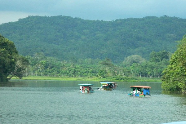 Situ Lengkong Panjalu via wisatamu-com, 1. Green Canyon, 2. Pantai Karang Nini, 3. Curug Tujuh Cibolang, 4. Wisata Sungai Citumang, 5. Ciung Wanara, 6. Mega Wisata Icakan, 7. Kampung Kuta Ciamis, 8. Masjid Agung Ciamis, 9. Situ Lengkong Panjalu, 10. Pantai Pangandaran