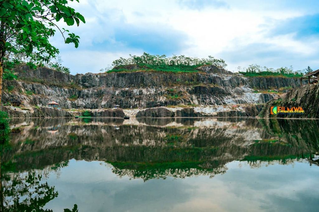 Tampo Mas via IG @filmwainv, 1. Kawah Sikidang Dieng, 2. Kompleks Percandian Arjuna, 3. Taman Margasatwa Serulingmas, 4. D’Qiano Hot Spring Waterpark, 5. Museum Kailasa Dieng, 6. Arung Jeram Sungai Serayu, 7. Surya Yudha Park Banjarnegara, 8. Candi Bima, 9. Pemandian Air Panas Pingit, 10. Kawah Candradimuka, 11. Gunung Lanang, 12. Kawah Sileri Dieng, 13. Sumur Jalatunda Dieng, 14. Curug Pitu Banjarnegara, 15. Curug Mrawu, 16. Curug Sikopel, 17. Telaga Merdada Banjarnegara, 18. Telaga Dringo, 19. Waduk Mrica, 20. Candi Gatot Kaca, 21. Tampo Mas, 22. Curug Pletuk, 23. Serayu Park, 24. Kolam Renang Serulingmas, 25. Pesona Curug Muncar Banjarnegara, 26. Bukit Asmara Situk (Tutup Sementara), 27. Bukit Watu Sodong, 28. Bukit Icika, 29. Bukit Rumpit Bike Park, 30. Taman Kardjono, 31. BUARAN (Bukit Ares Pawinihan), 32. Curug Kuripan, 33. Pemandian air hangat segar asri, 34. Wisata Dawuhan, 35. Air Terjun Genting, 36. Bukit Skoter, 37. Curug Sinom Indah Kalibening, 38. Telaga Balai Kambang, 39. Wadas Tumpang Banjarnegara, 40. Anglir Mendung Banjarnegara, 41. Curug Pundung Sewu Banjarnegara, 1. Warung Makan Soto Krandegan, 2. Combro Kalipalet, 3. Bakso Ketupat Belakang Polres, 4. Saung Bu Mansyur
