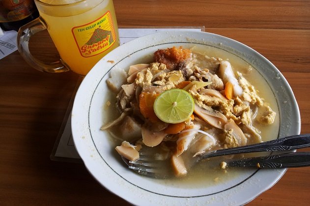 Warung Makan Soto Krandegan via jitunews-com, 1. Kawah Sikidang Dieng, 2. Kompleks Percandian Arjuna, 3. Taman Margasatwa Serulingmas, 4. D’Qiano Hot Spring Waterpark, 5. Museum Kailasa Dieng, 6. Arung Jeram Sungai Serayu, 7. Surya Yudha Park Banjarnegara, 8. Candi Bima, 9. Pemandian Air Panas Pingit, 10. Kawah Candradimuka, 11. Gunung Lanang, 12. Kawah Sileri Dieng, 13. Sumur Jalatunda Dieng, 14. Curug Pitu Banjarnegara, 15. Curug Mrawu, 16. Curug Sikopel, 17. Telaga Merdada Banjarnegara, 18. Telaga Dringo, 19. Waduk Mrica, 20. Candi Gatot Kaca, 21. Tampo Mas, 22. Curug Pletuk, 23. Serayu Park, 24. Kolam Renang Serulingmas, 25. Pesona Curug Muncar Banjarnegara, 26. Bukit Asmara Situk (Tutup Sementara), 27. Bukit Watu Sodong, 28. Bukit Icika, 29. Bukit Rumpit Bike Park, 30. Taman Kardjono, 31. BUARAN (Bukit Ares Pawinihan), 32. Curug Kuripan, 33. Pemandian air hangat segar asri, 34. Wisata Dawuhan, 35. Air Terjun Genting, 36. Bukit Skoter, 37. Curug Sinom Indah Kalibening, 38. Telaga Balai Kambang, 39. Wadas Tumpang Banjarnegara, 40. Anglir Mendung Banjarnegara, 41. Curug Pundung Sewu Banjarnegara, 1. Warung Makan Soto Krandegan, 2. Combro Kalipalet, 3. Bakso Ketupat Belakang Polres, 4. Saung Bu Mansyur