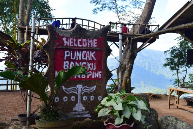 Wisata Puncak Bangku Rancah. (Foto Dok. Tonz), 1. Mega Wisata Icakan, 2. Kampung Adat Kuta, 3. Curug Tujuh Cibolang, 4. Situ Lengkong Panjalu, 5. Cagar Alam Pananjung, 6. Cukang Taneuh atau Green Canyon, 7. Pantai Pangandaran, 8. Ciung Wanara, 9. Jembatan Sasak Cirahong, 10. Masjid Agung Ciamis, 11. Pantai Karang Nini, 12. Pantai Batu Karas, 13. Lembah Putri, 14. Puncak Bangku Rancah, 15. Pantai Batu Hiu, 16. Astana Gede Kawali, 17. Wisata Batu Ngampar, 18. Rafting Sungai Citumang, 19. Alun-Alun Ciamis, 20. Taman Surawisesa Kawali, 21. Situs Gunung Susuru, 22. Taman Raflesia, 23. Sukahaji Waterboom, 24. Rumah Makan Warung Jeruk, 25. Rumah Makan Ampera Ciamis, 26. Wisata Sungai Citumang, 27. Arung Jeram di Sungai Citanduy