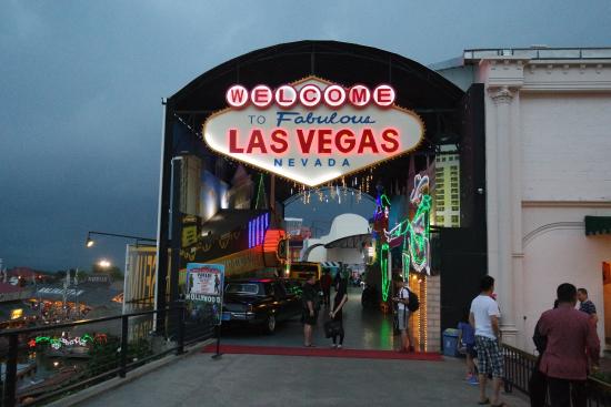 Zona Las Vegas via Tripadvisor.co.id, Lokasi Museum Angkut, Rute Menu Museum Angku, Daya Tarik dan Aktivitas di Museum Angkut, Harga Tiket Masuk Museum Angkut, Tips Liburan ke Museum Angkut, Syarat dan Ketentuan