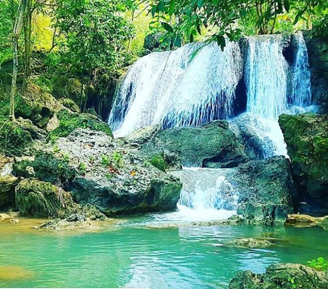 Air Terjun Durbugan via IG @adityaprada8990, 1. Gili Iyang, 2. Gili Labak, 3. Gili Genting, 4. Pulau Sapeken, 5. Pantai Lombang, 6. Pantai Ambuten, 7. Bukit Tinggi Daramista, 8. Bukit Kapur Kombang, 9. Pantai Slopeng, 10. Kepulauan Masalembu, 11. Pantai Sembilan, 12. Pulau Mamburit, 13. Taman Adipura Kota Sumenep, 14. Masjid Agung Sumenep, 15. Museum Keraton Sumenep, 16. Pantai Badur, 17. Air Terjun Durbugan, 18. Padang Lamun, Menyaksikan Pemandangan Unik dari Pulau Sapudi, 19. Pantai Ropet