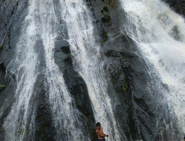 Air Terjun Kali Mancur via rembangfokus-blogspot-com, 1. Pantai Karang Jahe, 2. Pantai Caruban, 3. Jembatan Merah Hutan Mangrove, 4. Dampo Awang Beach (Taman Rekreasi Pantai Kartini), 5. Alun – Alun Rembang, 6. Watu Congol Lasem, 7. Tiongkok Kecil Heritage Lasem, 8. Gunung Lasem, 9. Air Terjun Pasucen, 10. Watu Layar, 11. Pantai Nyamplung Indah, 12. Waduk Panohan, 13. Wisata Gunung Kajar, 14. Waduk Lodan (Embung Lodan), 15. Pantai Pasir Putih Wates, 16. Pantai Binangun, 17. Pantai Jati Sari, 18. Air Terjun Kali Mancur, 19. Air Terjun Kedung Grenjeng, 20. Gunung Argopuro Lasem, 21. Museum RA Kartini, 22. Wana Wisata Kartini Mantingan, 23. Klenteng Cu An Kiong Lasem, 24. Masjid Jami’ Lasem, 25. Wana Wisata Sumber Semen, 26. Lawang Ombo, 27. Vihara Ratanavana Arama, 28. Petilasan Sunan Bonang, 29. Taman Indah Pantai Balongan, 30. Masjid Agung Alun – Alun Rembang, 31. Situs Perahu Kuno Punjulharjo, 32. Pulau Gede Rembang, 33. Pulau Karang Gosong, 34. Rumah Pohon Igir Wringin, 35. Bukit Pencu Blora, 36. Juwana Water Fantasy