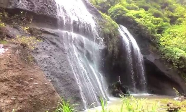 Air Terjun Sumber Manik via Pegipegi, 1. Air Terjun Sedudo , 2. Watu Lawang , 3. Taman Pandan Wilis , 4. WM Mini WaterPark Sawahan, 5. Bukit Surga, 6. Wisata Taman Cengkok Asri ( WTC Asri ), 7. Air Terjun Roro Kuning , 8. Candi Ngetos , 9. Taman Pintar Nganjuk, 10. Goa Margo Tresno , 11. Taman Wisata Manyung, 12. Taman Lembah Djati, 13. Air Terjun Singokromo, 14. Waduk Perning , 15. Bukit Salju Ngetos, 16. Waduk Putukrejo , 17. Wisata Sumbermiri Nganjuk, 18. Sendang Putri Wilis , 19. Wisata Bukit Batu Songgong , 20. Monumen Dr. Soetomo, 21. Museum Anjuk Ladang , 22. Taman Rekreasi Anjuk Ladang , 23. Pura Kerta Bhuwana Giri Wilis , 24. Agrowisata ONOKABE, 25. Monumen Jenderal Soedirman , 26. Embung Estumulyo, 27. Air Terjun Watu Lumbung, 28. Agro Wisata Ganter , 29. Klenteng Hok Yoe Kiong , 30. Masjid Yoni Al – Mubarok, 31. Makam Kanjeng Jimat , 27. Air Terjun Tirto Panji ????, 32. Air Terjun Watu Leter, 33. Monumen Gerilya Jenderal Sudirman , 34. Bukit Goa Dali , 35. Watu Gandul , 36. Candi Lor , 37. Goa Dan Grojogan Putri Ayu , 38. Air Terjun Pring Jowo , 39. Waduk Oro-oro Ombo, 40. Air Terjun Gedangan , 41. Air Terjun Sri Gunting , 42. Air Terjun Sumber Manik , 43. Air Terjun Ngebleng , 44. Air Terjun Sumberanjlok, 45. Air Terjun Coban Tretes 