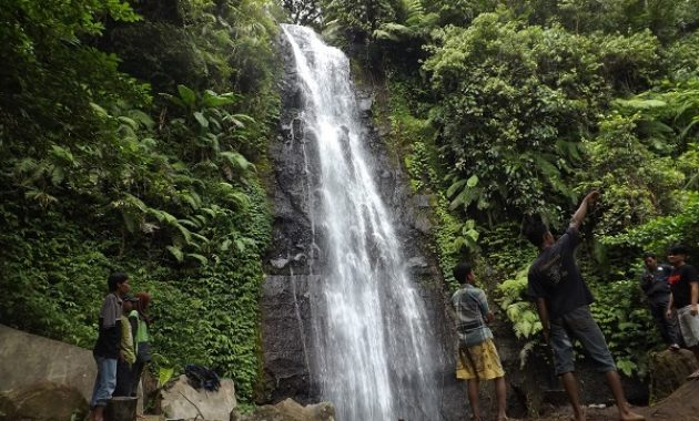 Air Terjun Watu Lumbung via twitter-com, 1. Air Terjun Sedudo , 2. Watu Lawang , 3. Taman Pandan Wilis , 4. WM Mini WaterPark Sawahan, 5. Bukit Surga, 6. Wisata Taman Cengkok Asri ( WTC Asri ), 7. Air Terjun Roro Kuning , 8. Candi Ngetos , 9. Taman Pintar Nganjuk, 10. Goa Margo Tresno , 11. Taman Wisata Manyung, 12. Taman Lembah Djati, 13. Air Terjun Singokromo, 14. Waduk Perning , 15. Bukit Salju Ngetos, 16. Waduk Putukrejo , 17. Wisata Sumbermiri Nganjuk, 18. Sendang Putri Wilis , 19. Wisata Bukit Batu Songgong , 20. Monumen Dr. Soetomo, 21. Museum Anjuk Ladang , 22. Taman Rekreasi Anjuk Ladang , 23. Pura Kerta Bhuwana Giri Wilis , 24. Agrowisata ONOKABE, 25. Monumen Jenderal Soedirman , 26. Embung Estumulyo, 27. Air Terjun Watu Lumbung, 28. Agro Wisata Ganter , 29. Klenteng Hok Yoe Kiong , 30. Masjid Yoni Al – Mubarok, 31. Makam Kanjeng Jimat , 27. Air Terjun Tirto Panji ????, 32. Air Terjun Watu Leter, 33. Monumen Gerilya Jenderal Sudirman , 34. Bukit Goa Dali , 35. Watu Gandul , 36. Candi Lor , 37. Goa Dan Grojogan Putri Ayu , 38. Air Terjun Pring Jowo , 39. Waduk Oro-oro Ombo, 40. Air Terjun Gedangan , 41. Air Terjun Sri Gunting , 42. Air Terjun Sumber Manik , 43. Air Terjun Ngebleng , 44. Air Terjun Sumberanjlok, 45. Air Terjun Coban Tretes 