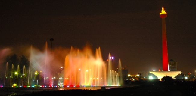 Atraksi Air Mancur Menari di Monas via Kitakita, 1. Taman Mini Indonesia Indah (TMII), 2. Monumen Nasional (Tugu Monas), 3. Taman Impian Jaya Ancol, 4. Kepulauan Seribu , 5. Dunia Fantasi (DUFAN) , 6. Pulau Tidung , 7. Kebun Binatang Ragunan , 8. Ocean Ecopark, 9. Pulau Bidadari , 10. Atlantis Water Adventure , 11. Pasar Seni, 12. Pelabuhan Marina  , 13.  Jembatan Kota Intan, 14. Museum Bank Indonesia , 15. Kidzania Pacific Place , 16. Ice Skating di Sky Rink , 17. Grand Indonesia Mall , 18. Kawasan Kota Tua Jakarta, 19. Masjid Istiqlal , 20. Gereja Katedral Jakarta , 21. Taman Suropati Jakarta , 22. Pasar Taman Puring , 23. Pasar Tanah Abang , 24. Museum Nasional , 25. Sea World Ancol , 26. Pecinan Glodok Jakarta , 27. Taman Wisata Alam Angke Kapuk, 28. Setu Babakan Jakarta , 29. Kandank Jurank Doank , 30. Cibubur Garden Diary, 31. Tanah Tingal , 32. Hauwke’s Auto Gallery , 33. Escape Hunt Jakarta , 34. The Wave Pondok Indah Waterpark , 35. Taman Wiladatika Cibubur, 36. Kemang Food Festival , 37. Flight Experience Gandaria (Tutup Permanen), 38. Wisata Pendidikan Pinisi , 39. Taman Wisata Tabebuya 