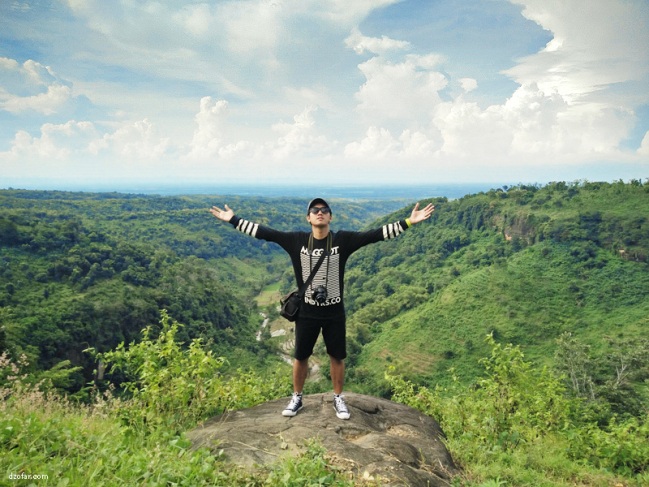 Bukit Goa Dali via Dzofar, 1. Air Terjun Sedudo , 2. Watu Lawang , 3. Taman Pandan Wilis , 4. WM Mini WaterPark Sawahan, 5. Bukit Surga, 6. Wisata Taman Cengkok Asri ( WTC Asri ), 7. Air Terjun Roro Kuning , 8. Candi Ngetos , 9. Taman Pintar Nganjuk, 10. Goa Margo Tresno , 11. Taman Wisata Manyung, 12. Taman Lembah Djati, 13. Air Terjun Singokromo, 14. Waduk Perning , 15. Bukit Salju Ngetos, 16. Waduk Putukrejo , 17. Wisata Sumbermiri Nganjuk, 18. Sendang Putri Wilis , 19. Wisata Bukit Batu Songgong , 20. Monumen Dr. Soetomo, 21. Museum Anjuk Ladang , 22. Taman Rekreasi Anjuk Ladang , 23. Pura Kerta Bhuwana Giri Wilis , 24. Agrowisata ONOKABE, 25. Monumen Jenderal Soedirman , 26. Embung Estumulyo, 27. Air Terjun Watu Lumbung, 28. Agro Wisata Ganter , 29. Klenteng Hok Yoe Kiong , 30. Masjid Yoni Al – Mubarok, 31. Makam Kanjeng Jimat , 27. Air Terjun Tirto Panji ????, 32. Air Terjun Watu Leter, 33. Monumen Gerilya Jenderal Sudirman , 34. Bukit Goa Dali , 35. Watu Gandul , 36. Candi Lor , 37. Goa Dan Grojogan Putri Ayu , 38. Air Terjun Pring Jowo , 39. Waduk Oro-oro Ombo, 40. Air Terjun Gedangan , 41. Air Terjun Sri Gunting , 42. Air Terjun Sumber Manik , 43. Air Terjun Ngebleng , 44. Air Terjun Sumberanjlok, 45. Air Terjun Coban Tretes 