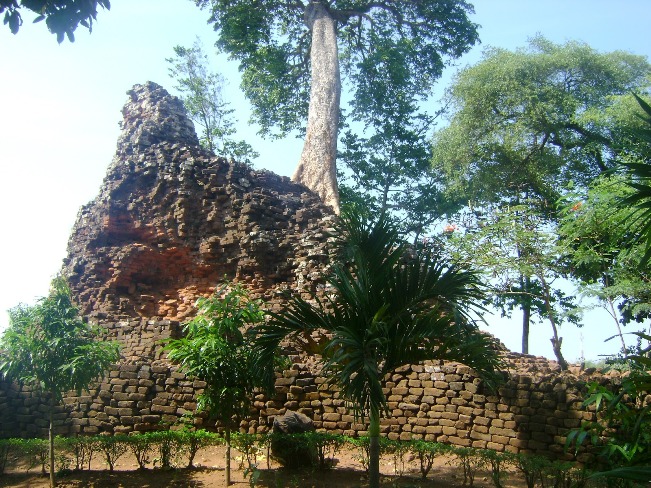 Candi Lor via Kekunaan.blogspotcom, 1. Air Terjun Sedudo , 2. Watu Lawang , 3. Taman Pandan Wilis , 4. WM Mini WaterPark Sawahan, 5. Bukit Surga, 6. Wisata Taman Cengkok Asri ( WTC Asri ), 7. Air Terjun Roro Kuning , 8. Candi Ngetos , 9. Taman Pintar Nganjuk, 10. Goa Margo Tresno , 11. Taman Wisata Manyung, 12. Taman Lembah Djati, 13. Air Terjun Singokromo, 14. Waduk Perning , 15. Bukit Salju Ngetos, 16. Waduk Putukrejo , 17. Wisata Sumbermiri Nganjuk, 18. Sendang Putri Wilis , 19. Wisata Bukit Batu Songgong , 20. Monumen Dr. Soetomo, 21. Museum Anjuk Ladang , 22. Taman Rekreasi Anjuk Ladang , 23. Pura Kerta Bhuwana Giri Wilis , 24. Agrowisata ONOKABE, 25. Monumen Jenderal Soedirman , 26. Embung Estumulyo, 27. Air Terjun Watu Lumbung, 28. Agro Wisata Ganter , 29. Klenteng Hok Yoe Kiong , 30. Masjid Yoni Al – Mubarok, 31. Makam Kanjeng Jimat , 27. Air Terjun Tirto Panji ????, 32. Air Terjun Watu Leter, 33. Monumen Gerilya Jenderal Sudirman , 34. Bukit Goa Dali , 35. Watu Gandul , 36. Candi Lor , 37. Goa Dan Grojogan Putri Ayu , 38. Air Terjun Pring Jowo , 39. Waduk Oro-oro Ombo, 40. Air Terjun Gedangan , 41. Air Terjun Sri Gunting , 42. Air Terjun Sumber Manik , 43. Air Terjun Ngebleng , 44. Air Terjun Sumberanjlok, 45. Air Terjun Coban Tretes 