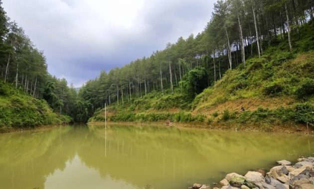 Embung Estumulyo via Twitter, 1. Air Terjun Sedudo , 2. Watu Lawang , 3. Taman Pandan Wilis , 4. WM Mini WaterPark Sawahan, 5. Bukit Surga, 6. Wisata Taman Cengkok Asri ( WTC Asri ), 7. Air Terjun Roro Kuning , 8. Candi Ngetos , 9. Taman Pintar Nganjuk, 10. Goa Margo Tresno , 11. Taman Wisata Manyung, 12. Taman Lembah Djati, 13. Air Terjun Singokromo, 14. Waduk Perning , 15. Bukit Salju Ngetos, 16. Waduk Putukrejo , 17. Wisata Sumbermiri Nganjuk, 18. Sendang Putri Wilis , 19. Wisata Bukit Batu Songgong , 20. Monumen Dr. Soetomo, 21. Museum Anjuk Ladang , 22. Taman Rekreasi Anjuk Ladang , 23. Pura Kerta Bhuwana Giri Wilis , 24. Agrowisata ONOKABE, 25. Monumen Jenderal Soedirman , 26. Embung Estumulyo, 27. Air Terjun Watu Lumbung, 28. Agro Wisata Ganter , 29. Klenteng Hok Yoe Kiong , 30. Masjid Yoni Al – Mubarok, 31. Makam Kanjeng Jimat , 27. Air Terjun Tirto Panji ????, 32. Air Terjun Watu Leter, 33. Monumen Gerilya Jenderal Sudirman , 34. Bukit Goa Dali , 35. Watu Gandul , 36. Candi Lor , 37. Goa Dan Grojogan Putri Ayu , 38. Air Terjun Pring Jowo , 39. Waduk Oro-oro Ombo, 40. Air Terjun Gedangan , 41. Air Terjun Sri Gunting , 42. Air Terjun Sumber Manik , 43. Air Terjun Ngebleng , 44. Air Terjun Sumberanjlok, 45. Air Terjun Coban Tretes 