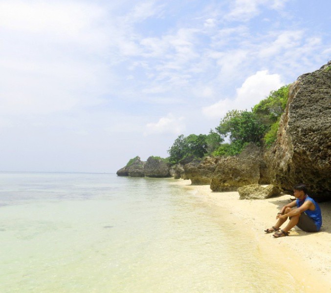 Gili Genting via IG @yusuf_e37, 1. Gili Iyang, 2. Gili Labak, 3. Gili Genting, 4. Pulau Sapeken, 5. Pantai Lombang, 6. Pantai Ambuten, 7. Bukit Tinggi Daramista, 8. Bukit Kapur Kombang, 9. Pantai Slopeng, 10. Kepulauan Masalembu, 11. Pantai Sembilan, 12. Pulau Mamburit, 13. Taman Adipura Kota Sumenep, 14. Masjid Agung Sumenep, 15. Museum Keraton Sumenep, 16. Pantai Badur, 17. Air Terjun Durbugan, 18. Padang Lamun, Menyaksikan Pemandangan Unik dari Pulau Sapudi, 19. Pantai Ropet