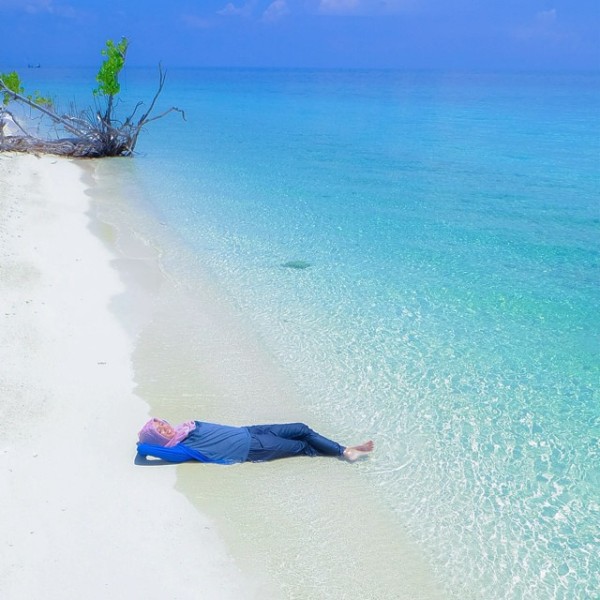 Gili Labak via IG @ditasubi, 1. Gili Iyang, 2. Gili Labak, 3. Gili Genting, 4. Pulau Sapeken, 5. Pantai Lombang, 6. Pantai Ambuten, 7. Bukit Tinggi Daramista, 8. Bukit Kapur Kombang, 9. Pantai Slopeng, 10. Kepulauan Masalembu, 11. Pantai Sembilan, 12. Pulau Mamburit, 13. Taman Adipura Kota Sumenep, 14. Masjid Agung Sumenep, 15. Museum Keraton Sumenep, 16. Pantai Badur, 17. Air Terjun Durbugan, 18. Padang Lamun, Menyaksikan Pemandangan Unik dari Pulau Sapudi, 19. Pantai Ropet