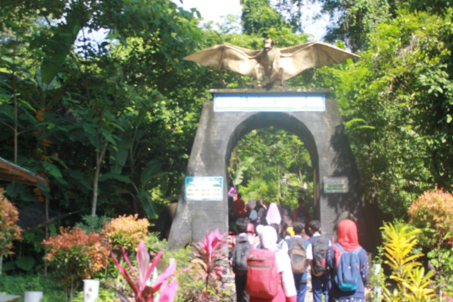 Goa Margo Tresno via Mtsn4nganjuk, 1. Air Terjun Sedudo , 2. Watu Lawang , 3. Taman Pandan Wilis , 4. WM Mini WaterPark Sawahan, 5. Bukit Surga, 6. Wisata Taman Cengkok Asri ( WTC Asri ), 7. Air Terjun Roro Kuning , 8. Candi Ngetos , 9. Taman Pintar Nganjuk, 10. Goa Margo Tresno , 11. Taman Wisata Manyung, 12. Taman Lembah Djati, 13. Air Terjun Singokromo, 14. Waduk Perning , 15. Bukit Salju Ngetos, 16. Waduk Putukrejo , 17. Wisata Sumbermiri Nganjuk, 18. Sendang Putri Wilis , 19. Wisata Bukit Batu Songgong , 20. Monumen Dr. Soetomo, 21. Museum Anjuk Ladang , 22. Taman Rekreasi Anjuk Ladang , 23. Pura Kerta Bhuwana Giri Wilis , 24. Agrowisata ONOKABE, 25. Monumen Jenderal Soedirman , 26. Embung Estumulyo, 27. Air Terjun Watu Lumbung, 28. Agro Wisata Ganter , 29. Klenteng Hok Yoe Kiong , 30. Masjid Yoni Al – Mubarok, 31. Makam Kanjeng Jimat , 27. Air Terjun Tirto Panji ????, 32. Air Terjun Watu Leter, 33. Monumen Gerilya Jenderal Sudirman , 34. Bukit Goa Dali , 35. Watu Gandul , 36. Candi Lor , 37. Goa Dan Grojogan Putri Ayu , 38. Air Terjun Pring Jowo , 39. Waduk Oro-oro Ombo, 40. Air Terjun Gedangan , 41. Air Terjun Sri Gunting , 42. Air Terjun Sumber Manik , 43. Air Terjun Ngebleng , 44. Air Terjun Sumberanjlok, 45. Air Terjun Coban Tretes 