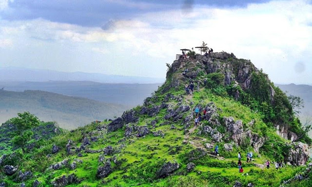Gunung Manggir Blora via Inet, 1. Goa Terawang, 2. Goa Sentono, 3. Museum Mahameru, 4. Replika Fosil Gajah Purba Blora, 5. Keraton Jipang, 6. Monumen Arjuna Wiwaha Cepu, 7. Taman Mustika, 8. Gua Maria Sendang Harjo, 9. Purwo Suci, 10. Grojogan Bengawan Solo, 11. Wisata Relief Jembatan Merah, 12. Gunung Puteh Guo Telo, 13. KDR Park Kundungan, 14. Embung Plered, 15. Gunung Cengklik, 16. Waduk Tempuran, 17. Kampoeng Bluron, 18. Taman Seribu Lampu Cepu, 19. Trainz Loco Tour, 20. Wana Wisata Kedung Pupur, 21. Wisata Cemoro 7, 22. Gubug Payung, 23. Gunung Manggir Blora, 24. Air Terjun Kedung Mansur, 25. Oro – Oro Kesongo, 26. Kilometer 0 Cepu, 27. Bukit Kemuning Blora, 28. Kedung Londo, 29. Alun – Alun Blora, 30. Wisata Keluarga Pemandian Sayuran, 31. Kampung Gojekan, 32. Wanawisata Wanirupo, 33. Waduk Bentolo, 34. Waduk Greneng, 35. Taman Sarbini Water Splash Blora, 36. Bukit Janjang Blora, 37. Monumen Hutan Jati Alam Blora, 38. Agrowisata Temanjang, 39. Taman Budaya dan Seni Tirtonadi, 40. Gunung Pencu, 41. Embung Keruk, 42. Tugu Pancasila Blora
