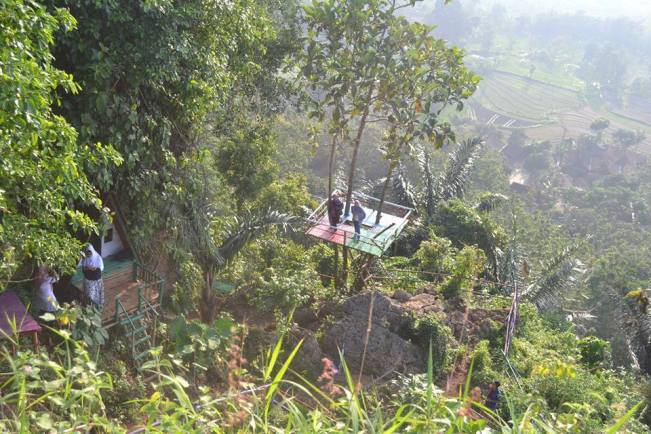 Gunung Puteh Guo Telo via Wisatagunung putih.blgospotcom, 1. Goa Terawang, 2. Goa Sentono, 3. Museum Mahameru, 4. Replika Fosil Gajah Purba Blora, 5. Keraton Jipang, 6. Monumen Arjuna Wiwaha Cepu, 7. Taman Mustika, 8. Gua Maria Sendang Harjo, 9. Purwo Suci, 10. Grojogan Bengawan Solo, 11. Wisata Relief Jembatan Merah, 12. Gunung Puteh Guo Telo, 13. KDR Park Kundungan, 14. Embung Plered, 15. Gunung Cengklik, 16. Waduk Tempuran, 17. Kampoeng Bluron, 18. Taman Seribu Lampu Cepu, 19. Trainz Loco Tour, 20. Wana Wisata Kedung Pupur, 21. Wisata Cemoro 7, 22. Gubug Payung, 23. Gunung Manggir Blora, 24. Air Terjun Kedung Mansur, 25. Oro – Oro Kesongo, 26. Kilometer 0 Cepu, 27. Bukit Kemuning Blora, 28. Kedung Londo, 29. Alun – Alun Blora, 30. Wisata Keluarga Pemandian Sayuran, 31. Kampung Gojekan, 32. Wanawisata Wanirupo, 33. Waduk Bentolo, 34. Waduk Greneng, 35. Taman Sarbini Water Splash Blora, 36. Bukit Janjang Blora, 37. Monumen Hutan Jati Alam Blora, 38. Agrowisata Temanjang, 39. Taman Budaya dan Seni Tirtonadi, 40. Gunung Pencu, 41. Embung Keruk, 42. Tugu Pancasila Blora