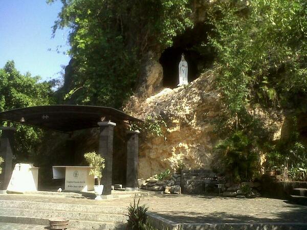 Gua Maria Sendang Harjo via Twitter, 1. Goa Terawang, 2. Goa Sentono, 3. Museum Mahameru, 4. Replika Fosil Gajah Purba Blora, 5. Keraton Jipang, 6. Monumen Arjuna Wiwaha Cepu, 7. Taman Mustika, 8. Gua Maria Sendang Harjo, 9. Purwo Suci, 10. Grojogan Bengawan Solo, 11. Wisata Relief Jembatan Merah, 12. Gunung Puteh Guo Telo, 13. KDR Park Kundungan, 14. Embung Plered, 15. Gunung Cengklik, 16. Waduk Tempuran, 17. Kampoeng Bluron, 18. Taman Seribu Lampu Cepu, 19. Trainz Loco Tour, 20. Wana Wisata Kedung Pupur, 21. Wisata Cemoro 7, 22. Gubug Payung, 23. Gunung Manggir Blora, 24. Air Terjun Kedung Mansur, 25. Oro – Oro Kesongo, 26. Kilometer 0 Cepu, 27. Bukit Kemuning Blora, 28. Kedung Londo, 29. Alun – Alun Blora, 30. Wisata Keluarga Pemandian Sayuran, 31. Kampung Gojekan, 32. Wanawisata Wanirupo, 33. Waduk Bentolo, 34. Waduk Greneng, 35. Taman Sarbini Water Splash Blora, 36. Bukit Janjang Blora, 37. Monumen Hutan Jati Alam Blora, 38. Agrowisata Temanjang, 39. Taman Budaya dan Seni Tirtonadi, 40. Gunung Pencu, 41. Embung Keruk, 42. Tugu Pancasila Blora