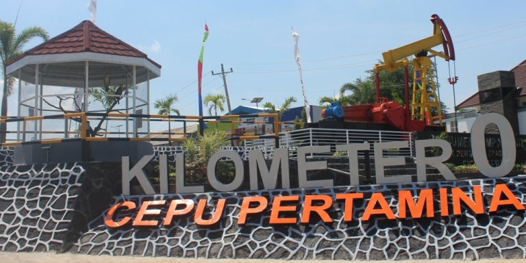 Kilometer 0 Blora via Kabarcepucom, 1. Goa Terawang, 2. Goa Sentono, 3. Museum Mahameru, 4. Replika Fosil Gajah Purba Blora, 5. Keraton Jipang, 6. Monumen Arjuna Wiwaha Cepu, 7. Taman Mustika, 8. Gua Maria Sendang Harjo, 9. Purwo Suci, 10. Grojogan Bengawan Solo, 11. Wisata Relief Jembatan Merah, 12. Gunung Puteh Guo Telo, 13. KDR Park Kundungan, 14. Embung Plered, 15. Gunung Cengklik, 16. Waduk Tempuran, 17. Kampoeng Bluron, 18. Taman Seribu Lampu Cepu, 19. Trainz Loco Tour, 20. Wana Wisata Kedung Pupur, 21. Wisata Cemoro 7, 22. Gubug Payung, 23. Gunung Manggir Blora, 24. Air Terjun Kedung Mansur, 25. Oro – Oro Kesongo, 26. Kilometer 0 Cepu, 27. Bukit Kemuning Blora, 28. Kedung Londo, 29. Alun – Alun Blora, 30. Wisata Keluarga Pemandian Sayuran, 31. Kampung Gojekan, 32. Wanawisata Wanirupo, 33. Waduk Bentolo, 34. Waduk Greneng, 35. Taman Sarbini Water Splash Blora, 36. Bukit Janjang Blora, 37. Monumen Hutan Jati Alam Blora, 38. Agrowisata Temanjang, 39. Taman Budaya dan Seni Tirtonadi, 40. Gunung Pencu, 41. Embung Keruk, 42. Tugu Pancasila Blora