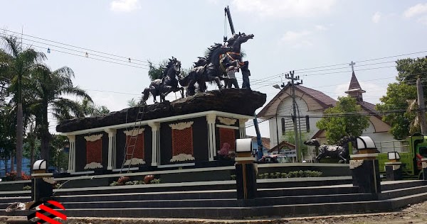 Monumen Arjuna Wiwaha Cepu via Kabarcepucom, 1. Goa Terawang, 2. Goa Sentono, 3. Museum Mahameru, 4. Replika Fosil Gajah Purba Blora, 5. Keraton Jipang, 6. Monumen Arjuna Wiwaha Cepu, 7. Taman Mustika, 8. Gua Maria Sendang Harjo, 9. Purwo Suci, 10. Grojogan Bengawan Solo, 11. Wisata Relief Jembatan Merah, 12. Gunung Puteh Guo Telo, 13. KDR Park Kundungan, 14. Embung Plered, 15. Gunung Cengklik, 16. Waduk Tempuran, 17. Kampoeng Bluron, 18. Taman Seribu Lampu Cepu, 19. Trainz Loco Tour, 20. Wana Wisata Kedung Pupur, 21. Wisata Cemoro 7, 22. Gubug Payung, 23. Gunung Manggir Blora, 24. Air Terjun Kedung Mansur, 25. Oro – Oro Kesongo, 26. Kilometer 0 Cepu, 27. Bukit Kemuning Blora, 28. Kedung Londo, 29. Alun – Alun Blora, 30. Wisata Keluarga Pemandian Sayuran, 31. Kampung Gojekan, 32. Wanawisata Wanirupo, 33. Waduk Bentolo, 34. Waduk Greneng, 35. Taman Sarbini Water Splash Blora, 36. Bukit Janjang Blora, 37. Monumen Hutan Jati Alam Blora, 38. Agrowisata Temanjang, 39. Taman Budaya dan Seni Tirtonadi, 40. Gunung Pencu, 41. Embung Keruk, 42. Tugu Pancasila Blora