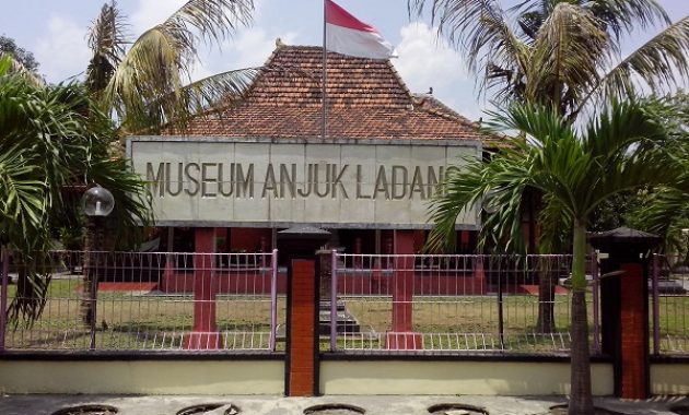 Museum Anjuk Ladang via Museumnganjukk-wordpress-com, 1. Air Terjun Sedudo , 2. Watu Lawang , 3. Taman Pandan Wilis , 4. WM Mini WaterPark Sawahan, 5. Bukit Surga, 6. Wisata Taman Cengkok Asri ( WTC Asri ), 7. Air Terjun Roro Kuning , 8. Candi Ngetos , 9. Taman Pintar Nganjuk, 10. Goa Margo Tresno , 11. Taman Wisata Manyung, 12. Taman Lembah Djati, 13. Air Terjun Singokromo, 14. Waduk Perning , 15. Bukit Salju Ngetos, 16. Waduk Putukrejo , 17. Wisata Sumbermiri Nganjuk, 18. Sendang Putri Wilis , 19. Wisata Bukit Batu Songgong , 20. Monumen Dr. Soetomo, 21. Museum Anjuk Ladang , 22. Taman Rekreasi Anjuk Ladang , 23. Pura Kerta Bhuwana Giri Wilis , 24. Agrowisata ONOKABE, 25. Monumen Jenderal Soedirman , 26. Embung Estumulyo, 27. Air Terjun Watu Lumbung, 28. Agro Wisata Ganter , 29. Klenteng Hok Yoe Kiong , 30. Masjid Yoni Al – Mubarok, 31. Makam Kanjeng Jimat , 27. Air Terjun Tirto Panji ????, 32. Air Terjun Watu Leter, 33. Monumen Gerilya Jenderal Sudirman , 34. Bukit Goa Dali , 35. Watu Gandul , 36. Candi Lor , 37. Goa Dan Grojogan Putri Ayu , 38. Air Terjun Pring Jowo , 39. Waduk Oro-oro Ombo, 40. Air Terjun Gedangan , 41. Air Terjun Sri Gunting , 42. Air Terjun Sumber Manik , 43. Air Terjun Ngebleng , 44. Air Terjun Sumberanjlok, 45. Air Terjun Coban Tretes 