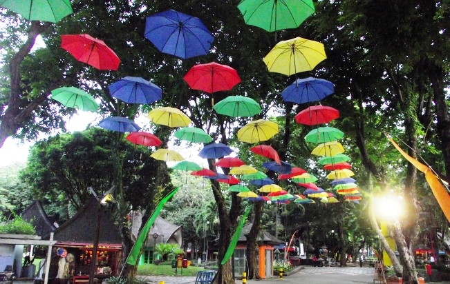 Pasar Seni Ancol via Kompasianacom, Alamat dan Rute Menuju Ancol, Wahana Wisata &amp; Harga Tiket Masuk Ancol Dreamland, Jam Operasional Ancol, Tips Berlibur di Ancol
