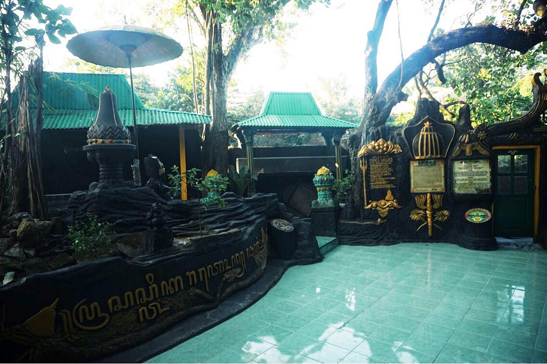Petilasan Keraton Kerajaan Pajang via IG @nnamariyana, 1. Dunia Air Pandawa , 2. Gunung Sepikul , 3. Royal Water Adventure , 4. Alun – Alun Satya Negara Sukoharjo , 5. Kolam Renang Kora Kora, 6. Waduk Mulur , 7. Umbul Pecinan Batu Seribu , 8. Wisata Alam Batu Seribu, 9. Telaga Claket , 10. Taman Pakujoyo, 11. Gunung Pegat, 12. Taman Wijaya Kusuma, 13. Embung Pengantin, 14. Kidoland, 15. Curug Krajan  , 16. Spot Keren Dam Colo , 17. Telaga Biru Semin Nan Indah , 18. Gunung Taruwongso, 19. Petilasan Kraton Pajang , 20. WE LAND SUNRISE VIEW n GEOPARK, 21. Sendang Semurup, 22. Wisata Pleret, 23. Pura Sahasra Adhi Pura , 24. Pemandian Air Hangat Langenharjo 