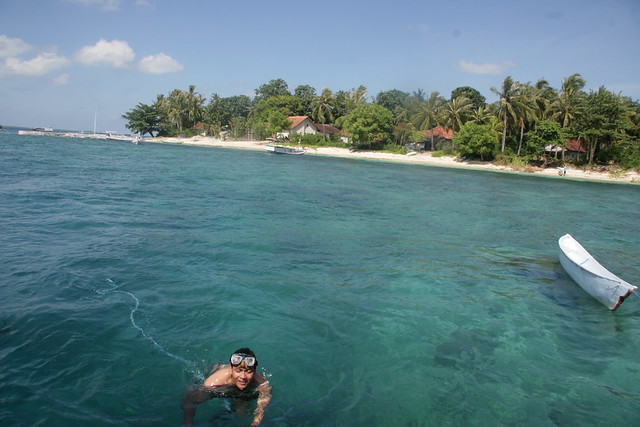 Pulau Mamburit via Koran-madura.blogspotcom, 1. Gili Iyang, 2. Gili Labak, 3. Gili Genting, 4. Pulau Sapeken, 5. Pantai Lombang, 6. Pantai Ambuten, 7. Bukit Tinggi Daramista, 8. Bukit Kapur Kombang, 9. Pantai Slopeng, 10. Kepulauan Masalembu, 11. Pantai Sembilan, 12. Pulau Mamburit, 13. Taman Adipura Kota Sumenep, 14. Masjid Agung Sumenep, 15. Museum Keraton Sumenep, 16. Pantai Badur, 17. Air Terjun Durbugan, 18. Padang Lamun, Menyaksikan Pemandangan Unik dari Pulau Sapudi, 19. Pantai Ropet