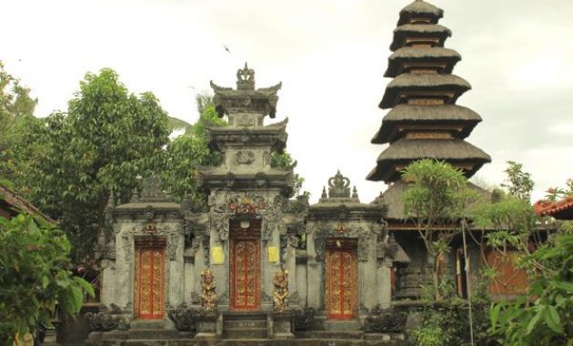 Pura Kerta Buana via Eastjava-com, 1. Air Terjun Sedudo , 2. Watu Lawang , 3. Taman Pandan Wilis , 4. WM Mini WaterPark Sawahan, 5. Bukit Surga, 6. Wisata Taman Cengkok Asri ( WTC Asri ), 7. Air Terjun Roro Kuning , 8. Candi Ngetos , 9. Taman Pintar Nganjuk, 10. Goa Margo Tresno , 11. Taman Wisata Manyung, 12. Taman Lembah Djati, 13. Air Terjun Singokromo, 14. Waduk Perning , 15. Bukit Salju Ngetos, 16. Waduk Putukrejo , 17. Wisata Sumbermiri Nganjuk, 18. Sendang Putri Wilis , 19. Wisata Bukit Batu Songgong , 20. Monumen Dr. Soetomo, 21. Museum Anjuk Ladang , 22. Taman Rekreasi Anjuk Ladang , 23. Pura Kerta Bhuwana Giri Wilis , 24. Agrowisata ONOKABE, 25. Monumen Jenderal Soedirman , 26. Embung Estumulyo, 27. Air Terjun Watu Lumbung, 28. Agro Wisata Ganter , 29. Klenteng Hok Yoe Kiong , 30. Masjid Yoni Al – Mubarok, 31. Makam Kanjeng Jimat , 27. Air Terjun Tirto Panji ????, 32. Air Terjun Watu Leter, 33. Monumen Gerilya Jenderal Sudirman , 34. Bukit Goa Dali , 35. Watu Gandul , 36. Candi Lor , 37. Goa Dan Grojogan Putri Ayu , 38. Air Terjun Pring Jowo , 39. Waduk Oro-oro Ombo, 40. Air Terjun Gedangan , 41. Air Terjun Sri Gunting , 42. Air Terjun Sumber Manik , 43. Air Terjun Ngebleng , 44. Air Terjun Sumberanjlok, 45. Air Terjun Coban Tretes 