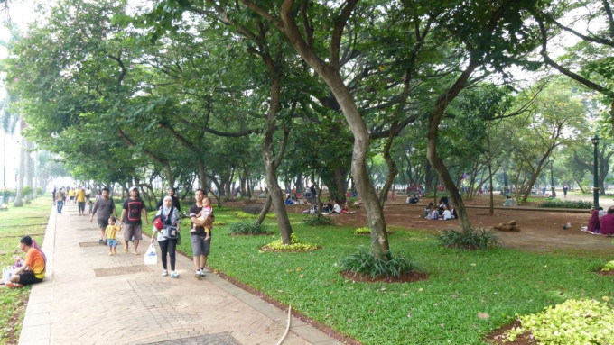 Rekreasi dan Menikmati Taman Monas via Moeslimchoice