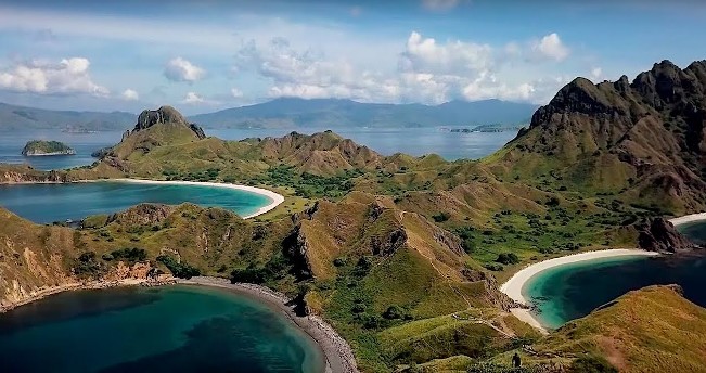 Singgah juga ke Pulau Padar via Youtube - Tempat Wisata di Manggarai Barat, 1. Wisata Pantai Watuweri, 2. Wisata Gili Labak, 3. Wisata Pulau Bidadari, 4. Wisata Taman Nasional Komodo, 5. Wisata Gua Batu Cermin, 6. Wisata Danau Sano Nggoang, 7. Wisata Istana Ular, 8. Wisata Pulau Kelor, 9. Wisata Pink Beach, 10. Wisata Air Terjun Cunca Rami, 11. Wisata Air Terjun Cuanca Wulang, 12. Wisata Gili Lawa, 13. Wisata Pulau Padar