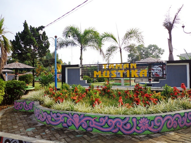 Taman Mustika via Inet, 1. Goa Terawang, 2. Goa Sentono, 3. Museum Mahameru, 4. Replika Fosil Gajah Purba Blora, 5. Keraton Jipang, 6. Monumen Arjuna Wiwaha Cepu, 7. Taman Mustika, 8. Gua Maria Sendang Harjo, 9. Purwo Suci, 10. Grojogan Bengawan Solo, 11. Wisata Relief Jembatan Merah, 12. Gunung Puteh Guo Telo, 13. KDR Park Kundungan, 14. Embung Plered, 15. Gunung Cengklik, 16. Waduk Tempuran, 17. Kampoeng Bluron, 18. Taman Seribu Lampu Cepu, 19. Trainz Loco Tour, 20. Wana Wisata Kedung Pupur, 21. Wisata Cemoro 7, 22. Gubug Payung, 23. Gunung Manggir Blora, 24. Air Terjun Kedung Mansur, 25. Oro – Oro Kesongo, 26. Kilometer 0 Cepu, 27. Bukit Kemuning Blora, 28. Kedung Londo, 29. Alun – Alun Blora, 30. Wisata Keluarga Pemandian Sayuran, 31. Kampung Gojekan, 32. Wanawisata Wanirupo, 33. Waduk Bentolo, 34. Waduk Greneng, 35. Taman Sarbini Water Splash Blora, 36. Bukit Janjang Blora, 37. Monumen Hutan Jati Alam Blora, 38. Agrowisata Temanjang, 39. Taman Budaya dan Seni Tirtonadi, 40. Gunung Pencu, 41. Embung Keruk, 42. Tugu Pancasila Blora