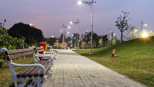 Taman Ria Rio, 1. Tebet Eco Park, 2. Taman Lapangan Banteng, 3. Taman Suropati, 4. Taman Menteng , 5. Hutan Kota Srengseng, 6. Taman Kalijodo , 7. Taman Tabebuya , 8. Taman Cattleya , 9. Taman Hutan Kota Penjaringan, 10. Taman Spathodea , 11. Taman Situ Lembang , 12. Taman Ayodia – Barito , 13. Taman Tangkuban Perahu, 14. Taman Langsat , 15. Taman Prasasti, 16. Taman Waduk Pluit , 17. Taman Tribeca , 18. Taman Mataram , 19. Taman Ria Rio , 20. Taman Puring, 21. Taman Cornel Simanjuntak, 22. Taman Dadap Merah, 23. Taman Kelapa