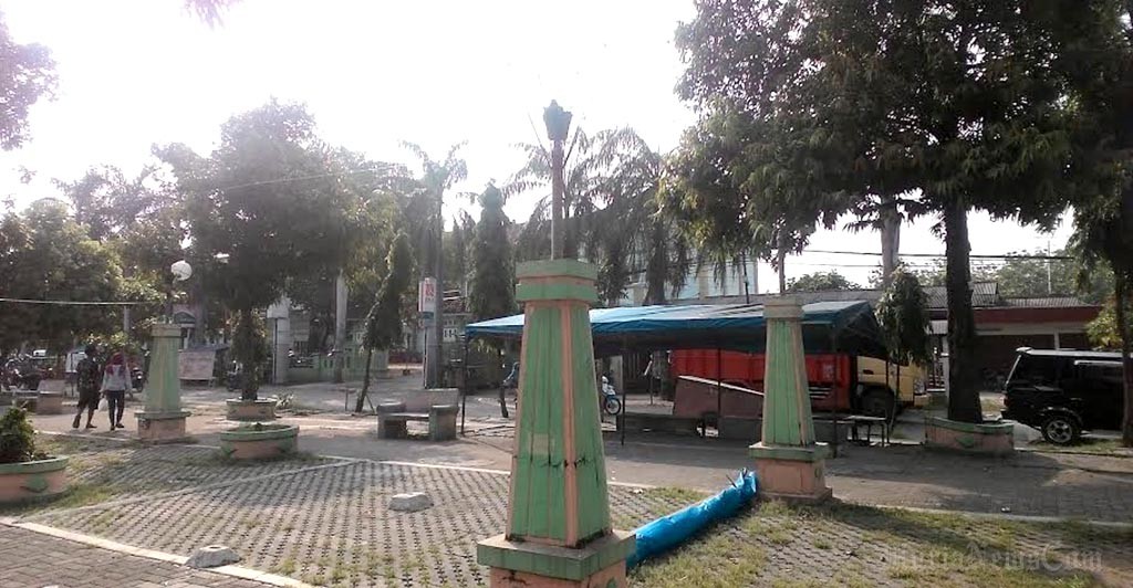 Taman Seribu Lampu Cepu via Murianewscom, 1. Goa Terawang, 2. Goa Sentono, 3. Museum Mahameru, 4. Replika Fosil Gajah Purba Blora, 5. Keraton Jipang, 6. Monumen Arjuna Wiwaha Cepu, 7. Taman Mustika, 8. Gua Maria Sendang Harjo, 9. Purwo Suci, 10. Grojogan Bengawan Solo, 11. Wisata Relief Jembatan Merah, 12. Gunung Puteh Guo Telo, 13. KDR Park Kundungan, 14. Embung Plered, 15. Gunung Cengklik, 16. Waduk Tempuran, 17. Kampoeng Bluron, 18. Taman Seribu Lampu Cepu, 19. Trainz Loco Tour, 20. Wana Wisata Kedung Pupur, 21. Wisata Cemoro 7, 22. Gubug Payung, 23. Gunung Manggir Blora, 24. Air Terjun Kedung Mansur, 25. Oro – Oro Kesongo, 26. Kilometer 0 Cepu, 27. Bukit Kemuning Blora, 28. Kedung Londo, 29. Alun – Alun Blora, 30. Wisata Keluarga Pemandian Sayuran, 31. Kampung Gojekan, 32. Wanawisata Wanirupo, 33. Waduk Bentolo, 34. Waduk Greneng, 35. Taman Sarbini Water Splash Blora, 36. Bukit Janjang Blora, 37. Monumen Hutan Jati Alam Blora, 38. Agrowisata Temanjang, 39. Taman Budaya dan Seni Tirtonadi, 40. Gunung Pencu, 41. Embung Keruk, 42. Tugu Pancasila Blora