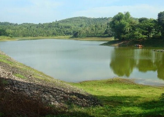 Waduk Bentolo via Wisatajawatimurxyz, 1. Goa Terawang, 2. Goa Sentono, 3. Museum Mahameru, 4. Replika Fosil Gajah Purba Blora, 5. Keraton Jipang, 6. Monumen Arjuna Wiwaha Cepu, 7. Taman Mustika, 8. Gua Maria Sendang Harjo, 9. Purwo Suci, 10. Grojogan Bengawan Solo, 11. Wisata Relief Jembatan Merah, 12. Gunung Puteh Guo Telo, 13. KDR Park Kundungan, 14. Embung Plered, 15. Gunung Cengklik, 16. Waduk Tempuran, 17. Kampoeng Bluron, 18. Taman Seribu Lampu Cepu, 19. Trainz Loco Tour, 20. Wana Wisata Kedung Pupur, 21. Wisata Cemoro 7, 22. Gubug Payung, 23. Gunung Manggir Blora, 24. Air Terjun Kedung Mansur, 25. Oro – Oro Kesongo, 26. Kilometer 0 Cepu, 27. Bukit Kemuning Blora, 28. Kedung Londo, 29. Alun – Alun Blora, 30. Wisata Keluarga Pemandian Sayuran, 31. Kampung Gojekan, 32. Wanawisata Wanirupo, 33. Waduk Bentolo, 34. Waduk Greneng, 35. Taman Sarbini Water Splash Blora, 36. Bukit Janjang Blora, 37. Monumen Hutan Jati Alam Blora, 38. Agrowisata Temanjang, 39. Taman Budaya dan Seni Tirtonadi, 40. Gunung Pencu, 41. Embung Keruk, 42. Tugu Pancasila Blora