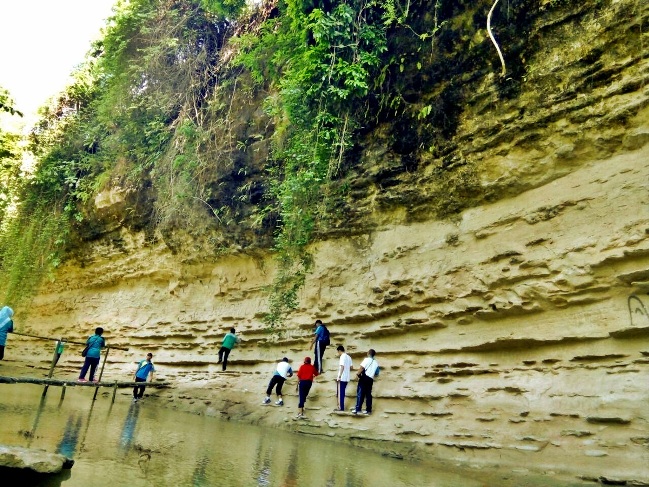 Wisata Relief Jembatan Merah via Infobloracom, 1. Goa Terawang, 2. Goa Sentono, 3. Museum Mahameru, 4. Replika Fosil Gajah Purba Blora, 5. Keraton Jipang, 6. Monumen Arjuna Wiwaha Cepu, 7. Taman Mustika, 8. Gua Maria Sendang Harjo, 9. Purwo Suci, 10. Grojogan Bengawan Solo, 11. Wisata Relief Jembatan Merah, 12. Gunung Puteh Guo Telo, 13. KDR Park Kundungan, 14. Embung Plered, 15. Gunung Cengklik, 16. Waduk Tempuran, 17. Kampoeng Bluron, 18. Taman Seribu Lampu Cepu, 19. Trainz Loco Tour, 20. Wana Wisata Kedung Pupur, 21. Wisata Cemoro 7, 22. Gubug Payung, 23. Gunung Manggir Blora, 24. Air Terjun Kedung Mansur, 25. Oro – Oro Kesongo, 26. Kilometer 0 Cepu, 27. Bukit Kemuning Blora, 28. Kedung Londo, 29. Alun – Alun Blora, 30. Wisata Keluarga Pemandian Sayuran, 31. Kampung Gojekan, 32. Wanawisata Wanirupo, 33. Waduk Bentolo, 34. Waduk Greneng, 35. Taman Sarbini Water Splash Blora, 36. Bukit Janjang Blora, 37. Monumen Hutan Jati Alam Blora, 38. Agrowisata Temanjang, 39. Taman Budaya dan Seni Tirtonadi, 40. Gunung Pencu, 41. Embung Keruk, 42. Tugu Pancasila Blora