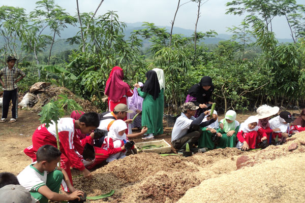Agrowisata Waras Farm, 1. Pantai Kelapa Tujuh, 2. Pulau Merak Besar, 3. Pulau Merak Kecil, 4. Gunung Batu Lawang, 5. Pantai Anyer Cilegon, 6. Rawa Arum Cilegon, 7. Gunung Batur, 8. Krakatau Country Club, 9. Masjid Agung Nurul Ikhlas, 10. Kolam Renang Metro, 11. Cagar Alam Gunung Tukung Gede, 12. Bukit Teletubbies, 13. Batu Gambir, 14. Café Oregano, 15. Cilegon Green Waterpark, 16. Krakatau Bike Park, 17. Sate Bebek Asmawi di Jombang Cilegon, 18. Kratau Junction Infinite Jogging Track, 19. Taman Coca Cola, 20. Masjid Sumpah, 21. Alun-Alun Cilegon, 22. Waduk Krakatau Steel, 23. Mayfield Mall, 24. Wisata Kuliner di Saung Edi, 25. Krakatau Jungle Park, 26. Istana Pasir Temiang, 27. Pantai Pulorida, 28. Villa Ternak Cikerai, 30. Keindahan Puncak Ciperahu, 31. Kampung Lukis, 32. Kampung Wisata UMKM, 33. Agrowisata Waras Farm, 34. Wisata Gunung Pinang, 35. Taman Layak Anak Cilegon, 36. Pantai Tanjung Sari, 37. Pantai Mabak Cilegon, 38. Cilegon Park