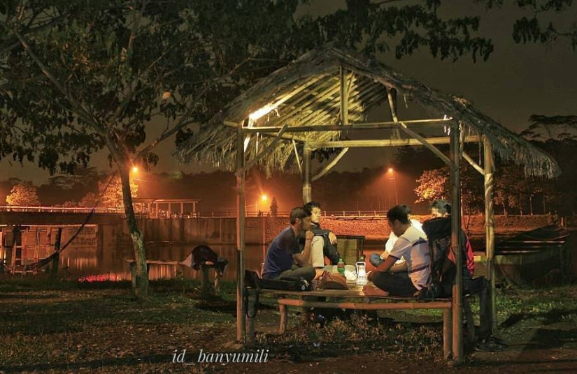 Bendungan Slinga via IG @id_banyumili, 1. Owabong Water Park, 2. Taman Wisata Pendidikan Purbasari Pancuran Mas, 3. Taman Bunga Kutabawa, 4. Wisata Alam Kampung Kurcaci, 5. Agrowisata Lembah Asri Serang, 6. Jembatan Cinta Purbalingga, 7. Sanggaluri Park Purbalingga, 8. Golaga – Goalawa Purbalingga, 9. Desa Wisata Panusupan, 10. Bukit Mertelu, 11. Alun – Alun Purbalingga, 12. Pemandian Situ Tirta Marta Desa Wisata Karangcegak, 13. Puncak Sendaren, 14. Desa Wisata Serang, 15. Jembatan Pelangi Rembang, 16. Purbasari Pancuran Mas, 17. Curug Sumba, 18. Wisata Agrobisnis Serang, 19. Bukit Cilik – Igir Wringin, 20. Wisata Buah Botania Garden (Bogar), 21. Puncak Sibarat, 22. Curug Nini, 23. Curug Silintang, 24. Bukit Njelir, 25. Taman Cinta Talagening Bobotsari, 26. Curug Duwur (Bumisari), 27. Curug Tempuran, 28. Desa Wisata Gunung Wuled, 29. Museum Uang Purbalingga, 30. River World Purbalingga, 31. Ardi Lawet Petilasan Syeh Jambu Karang, 32. Bukit Kelir, 33. Watu Geong, 34. Curug Ciputut, 35. Curug Tuntung Laut, 36. Museum Jenderal Soedirman, 37. Kolam Renang Walik Purbalingga, 38. Sungai Watu Mujur, 39. Arung Jeram Sungai Klawing, 40. Usman Janatin City Park, 41. Puncak Telkom Pratin, 42. Puncak Batur Purbalingga, 44. Wisata Pring Wulung, 45. River Tubing Klawing, 46. Lampion Tengah Sawah, 47. Bendungan Slinga, 48. Highland Serang, 49. Desa Wisata Sikopyah
